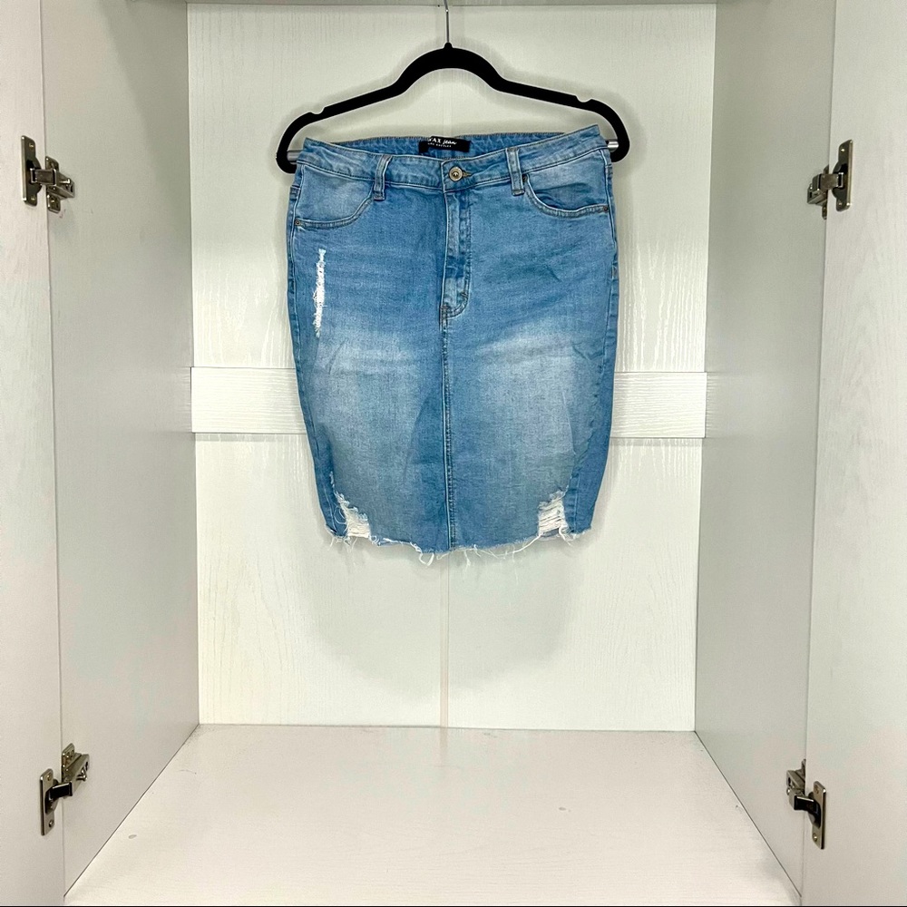 Distressed jean skirt 1x